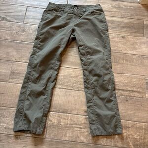 Kuhl Women's Hiking Pants Green Size 12 Short Straight Leg Articulated Knee 6248